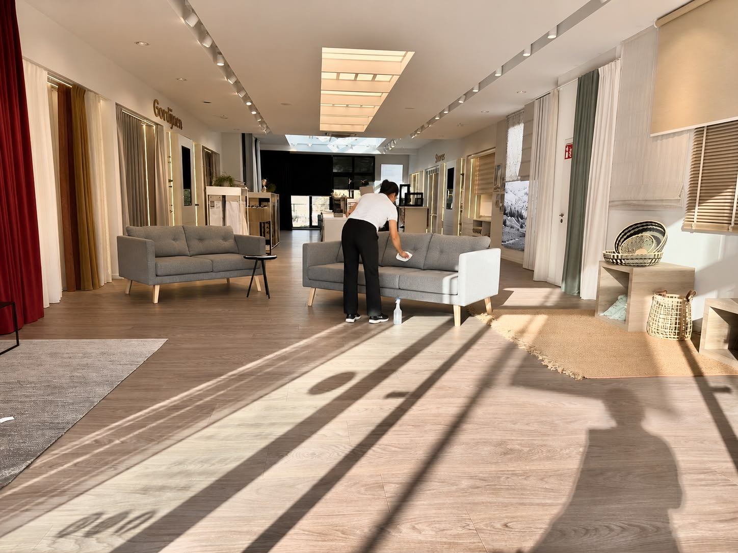 Étage team at work · Residence, living room, dedicated cleaner